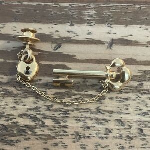 VINTAGE MONET KEY AND HEART SHAPED LOCK BROOCH